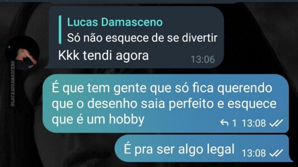 Mensagem no grupo de desenho realista, ilustrando o aprendizado divertido.